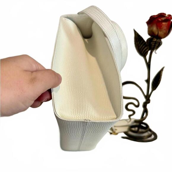 AUTHENTIC Vintage Salvatore Ferragamo White Crossbody Bag Full Inclusion-EUC - Picture 5 of 9